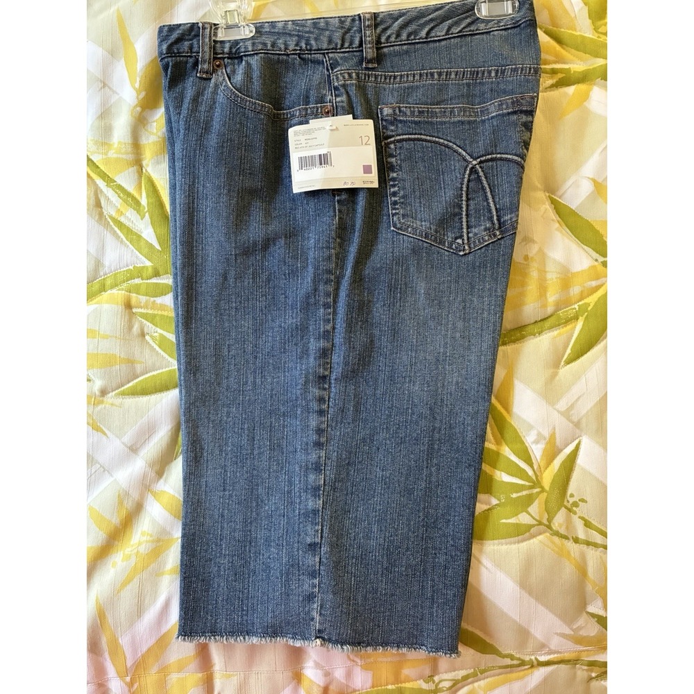 Liz Claiborne Women's Mid Rise Straight Stretch Medium Wash Blue Denim Shorts 12